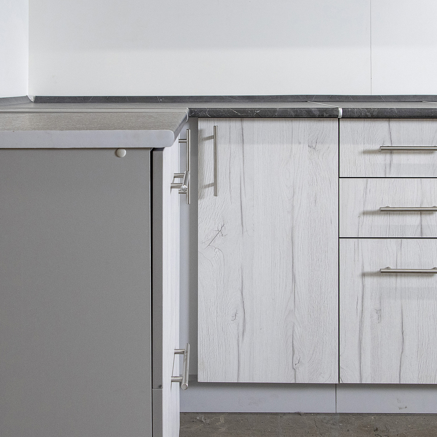 Шкаф напольный угловой 1000х850х600 мм BROZEX-WOOD Camellia, левый, с дверцей, серый / юта