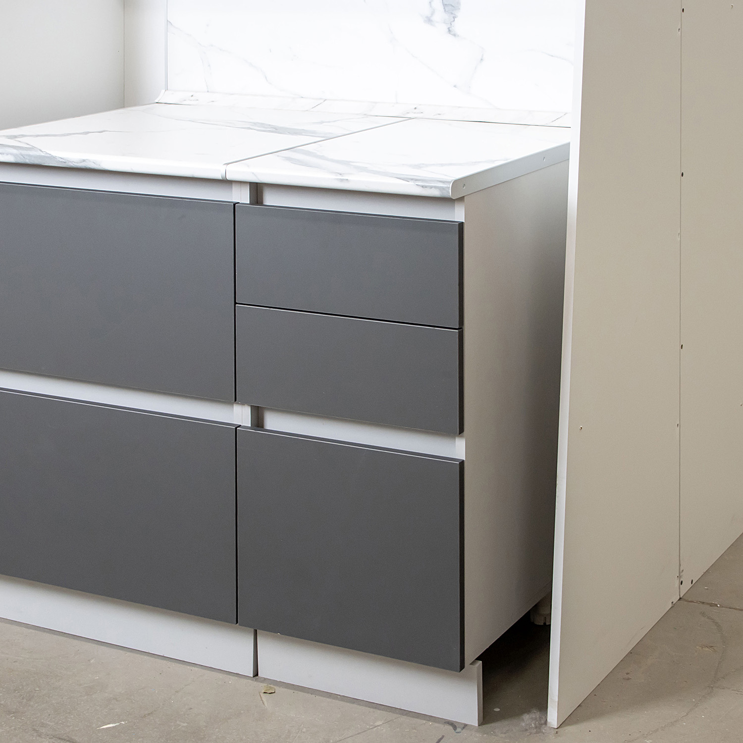 Шкаф напольный 400х850х600 мм BROZEX-WOOD Серый лед, с тремя ящиками, серый / графит