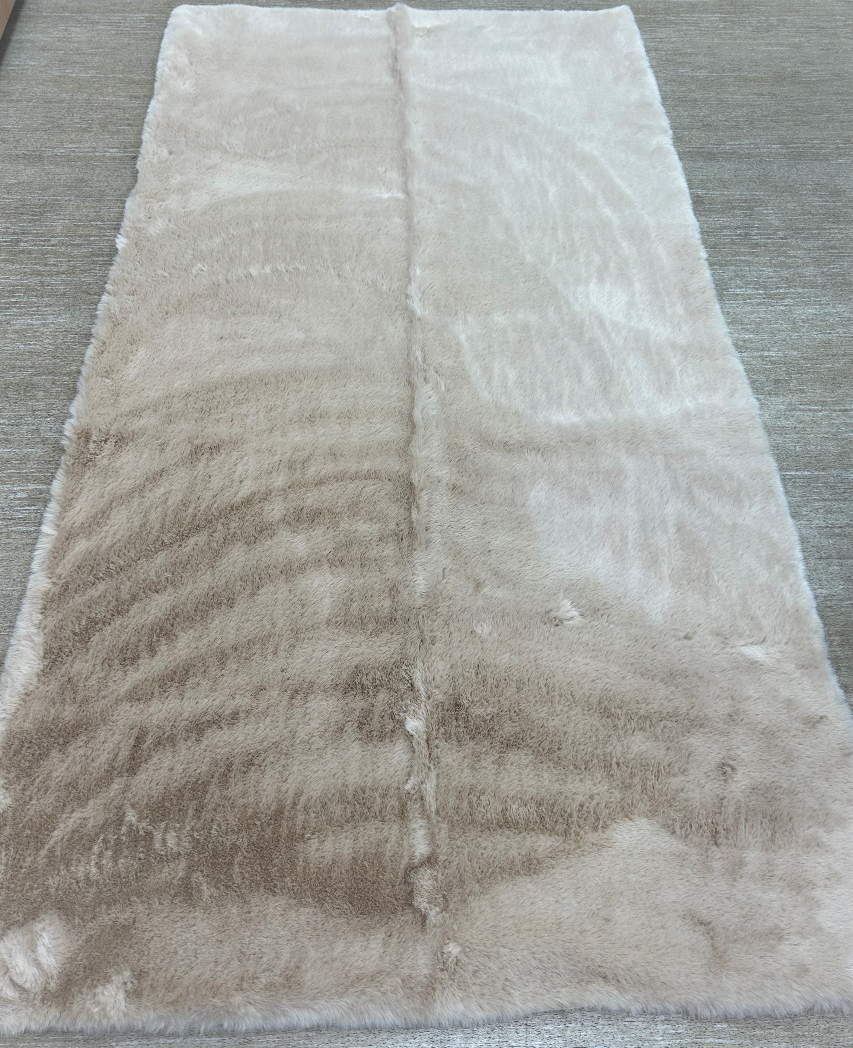 Коврик интерьерный из искусственного кроличьего меха (цвет крем)  80*150 см *1
