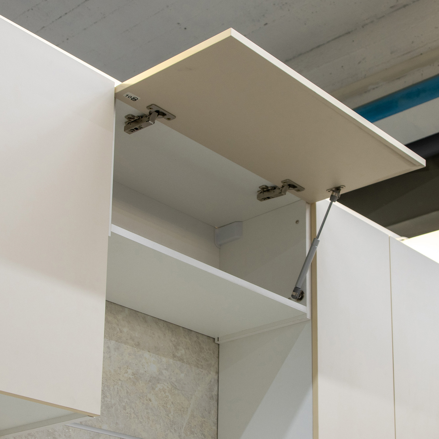 Шкаф навесной 600х338х290 мм BROZEX-WOOD Стиль, для вытяжки, с дверцей, белый / светло-бежевый