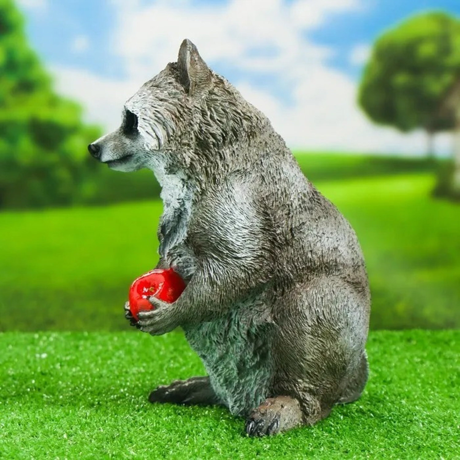 Садовая фигура "Енот с яблоком" 7610068