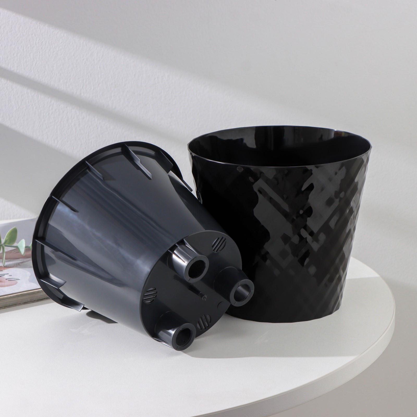 Кашпо пластм. "Manhattan"  3,3л d верха 190мм h177мм со вставкой Оникс IG670210028 *1/9