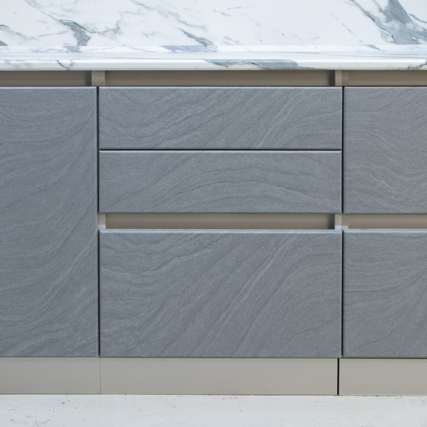 Шкаф напольный 600х850х600 мм BROZEX-WOOD GreyWind, с тремя ящиками