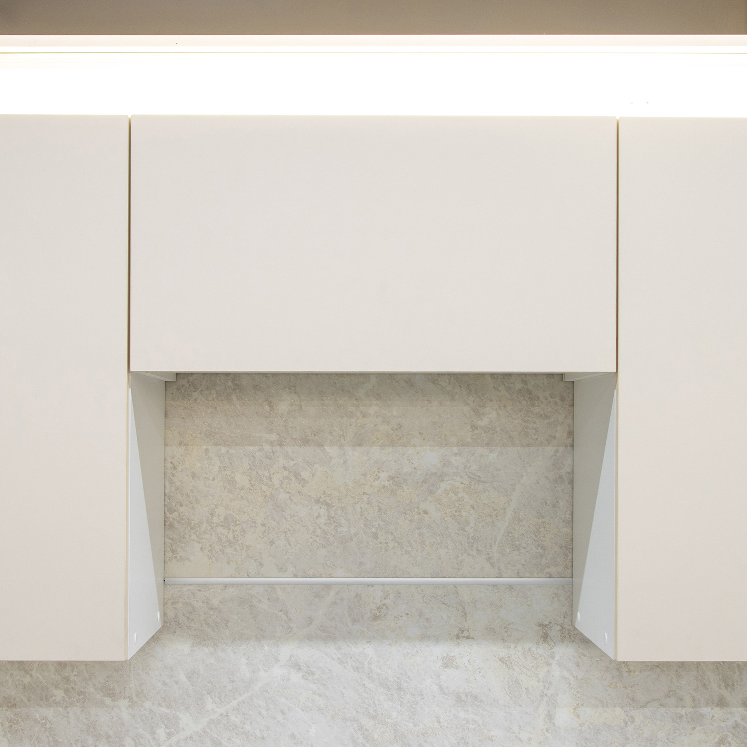 Шкаф навесной 600х338х290 мм BROZEX-WOOD Стиль, для вытяжки, с дверцей, белый / светло-бежевый