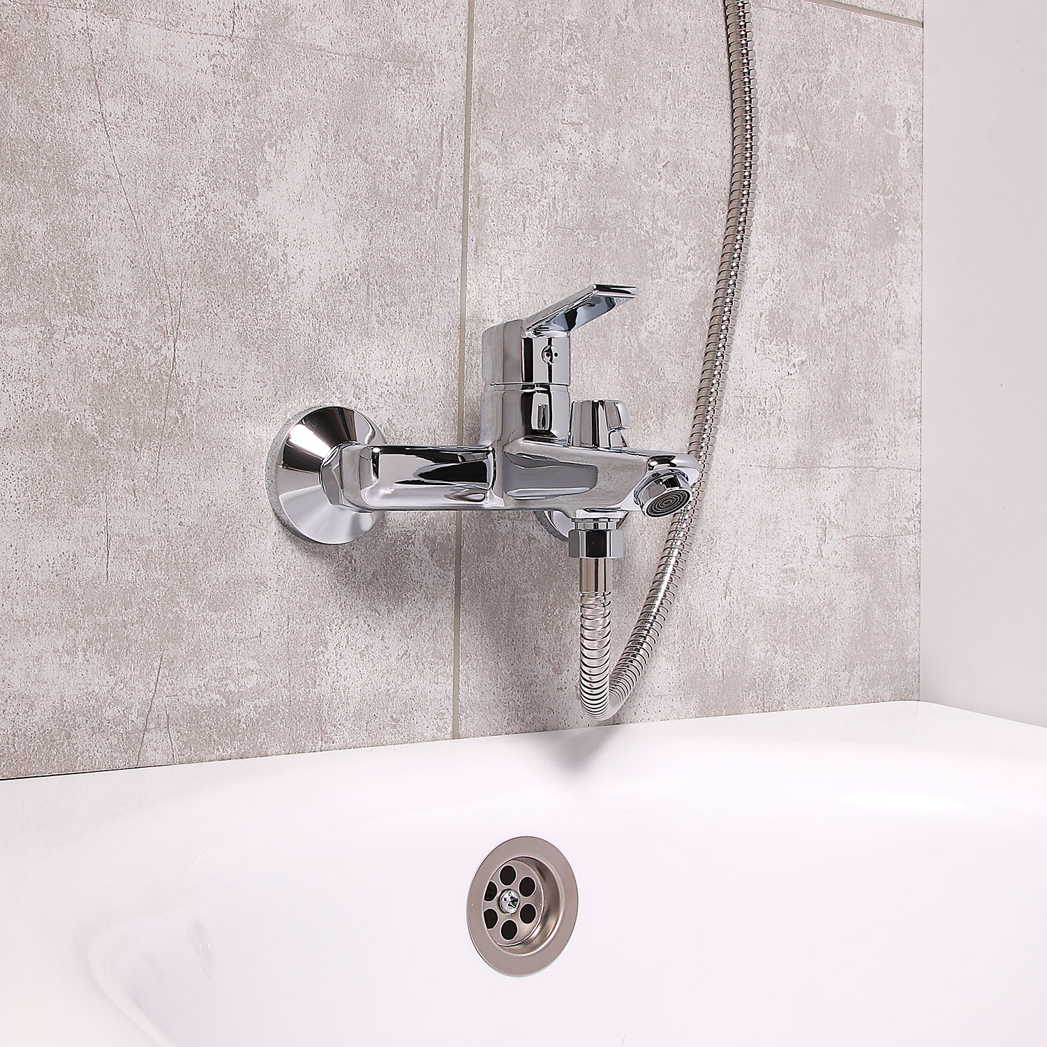 Смеситель для ванны Milardo Stripe, короткий излив, однорычажный, с лейкой