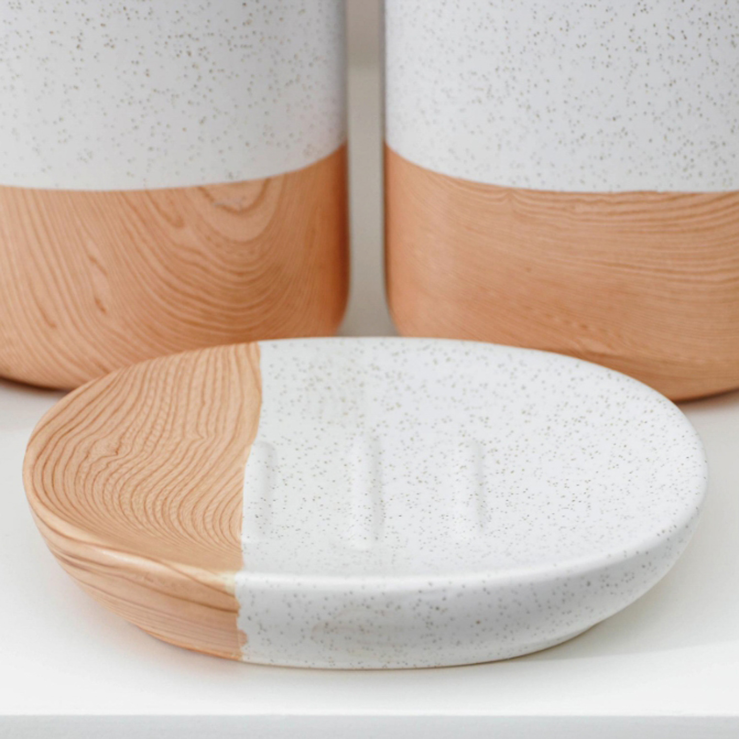 Набор для ванной Микаса 4 предмета (мыльница. дозатор для мыла, 2 стакана), цвет белый   6851683